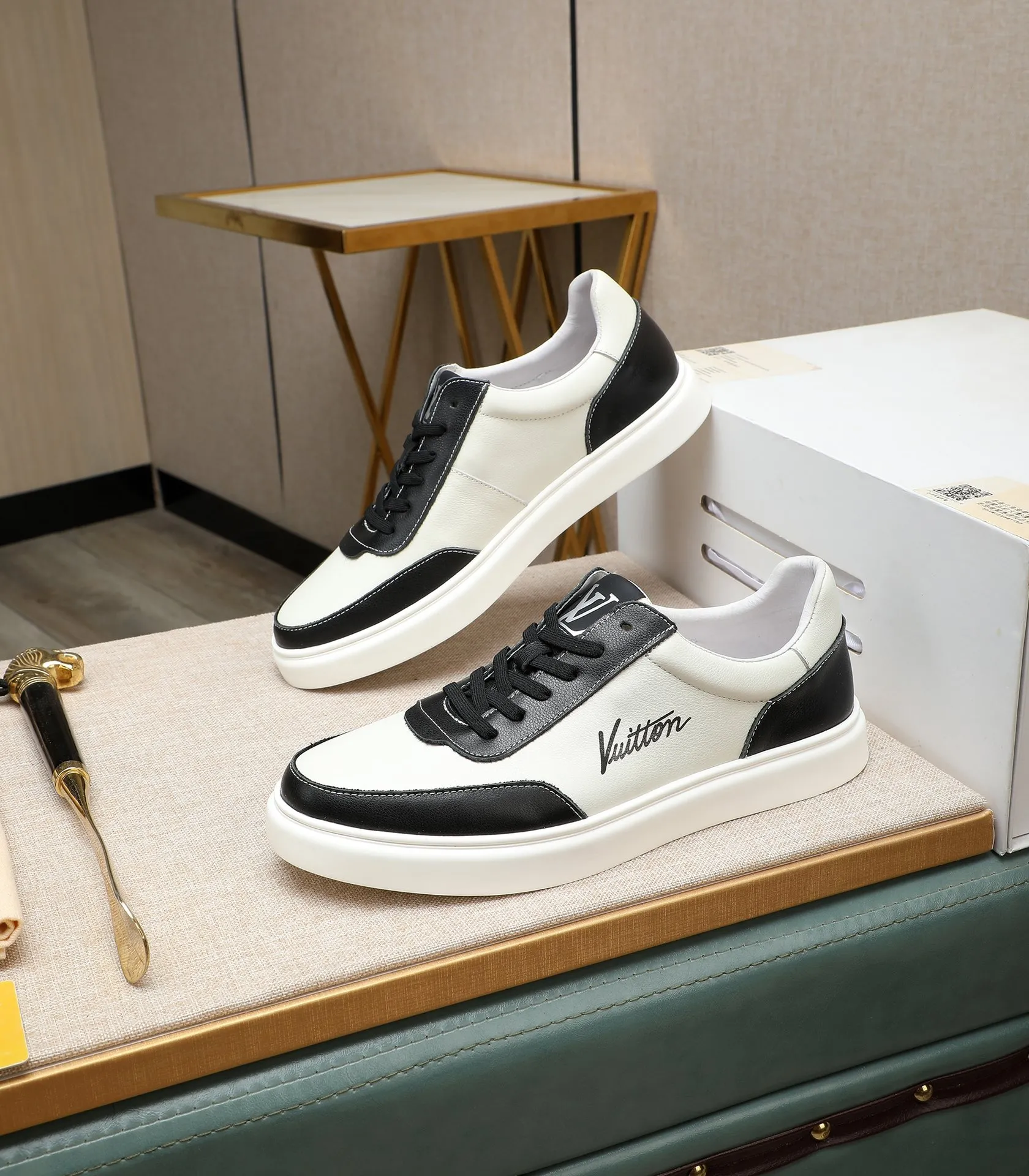Men's shoes 💰440📛📛【LOUIS VUITTON】Louis Vuitton 2024 official website synchronized new products 👟Milan fashion catwalk style 🇰🇾🇰🇾LV family logo, celebrity style, a must-have for fashionistas ⚠️First-layer calfskin ➕Genuine leather lining ➕Official website original version special outsole 👞Number 38-44